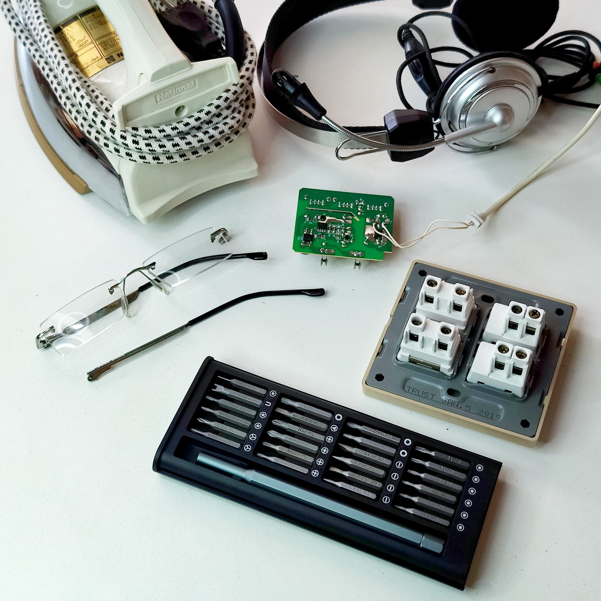 24 in 1 Magnetic Screwdriver Kit